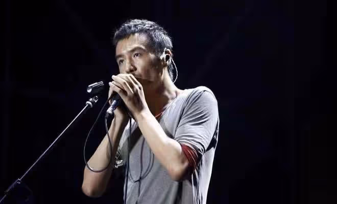 18場演出連軸轉的朴樹,與其說他為了錢,倒不如說向死而生