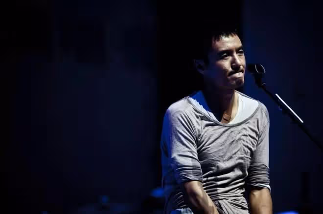 18場演出連軸轉的朴樹,與其說他為了錢,倒不如說向死而生