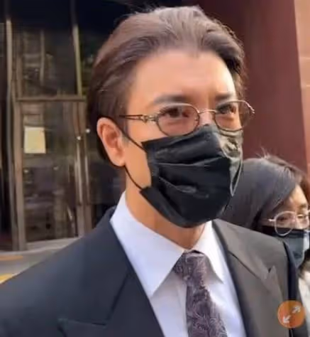 王力宏李靚蕾首次當庭對質,女方端莊不苟言笑,男方憔悴老了不少