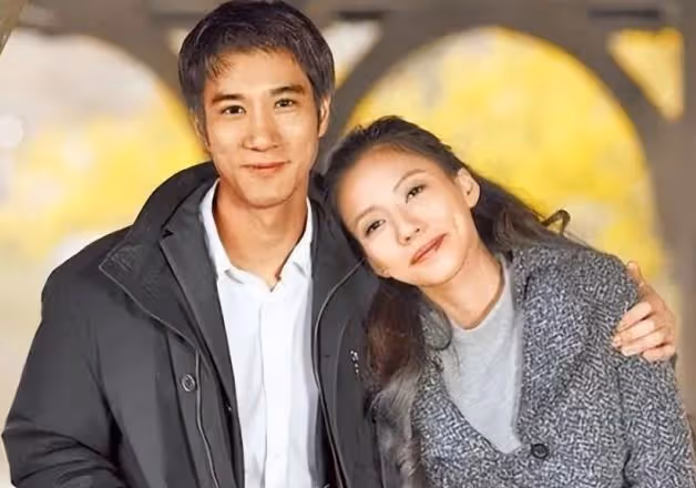 王力宏李靚蕾首次當庭對質,女方端莊不苟言笑,男方憔悴老了不少