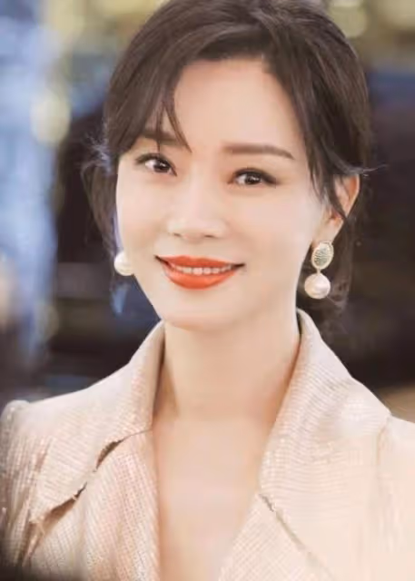 女人上了年紀，哪些「首飾」該戴，哪些不該戴？難怪你被說沒品位