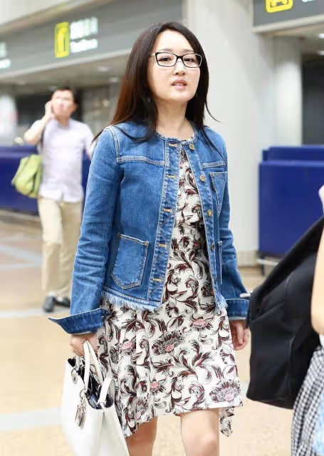 路人鏡頭下的楊鈺瑩，無美顏、無濾鏡，真實狀態一目了然！