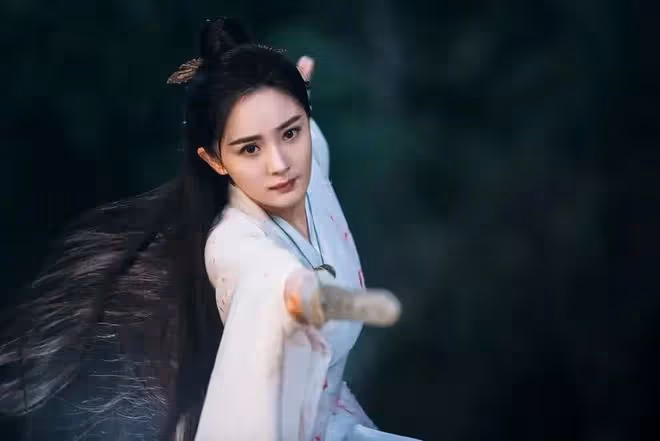 楊冪出走,熱巴上位?