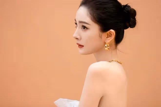 楊冪出走,熱巴上位?