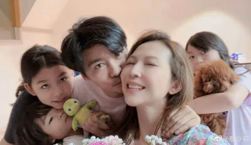 《乘風4》蔡少芬崩潰上一秒大哭...下一秒忙刷眼睫毛!嘆唱跳比生孩子辛苦!