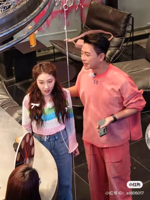 單身 9 年終於脫單了? 黃宗澤與中國女星表現親密, 全程有說有笑、還主動貼近對方!