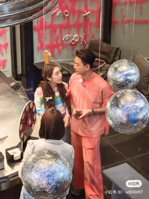 單身 9 年終於脫單了? 黃宗澤與中國女星表現親密, 全程有說有笑、還主動貼近對方!