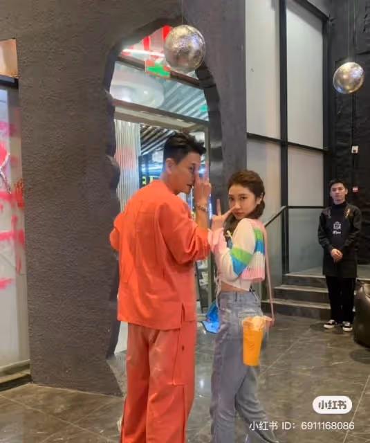 單身 9 年終於脫單了? 黃宗澤與中國女星表現親密, 全程有說有笑、還主動貼近對方!