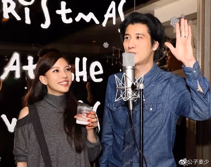 王力宏李靚蕾離婚後首合體!滿頭白髮神似洪金寶,女方眼神呆滯