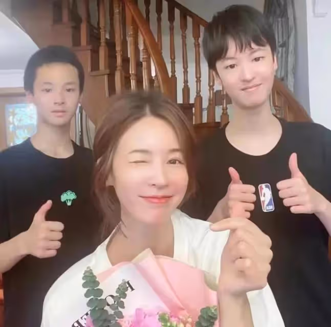 61歲馬景濤現身忘年交婚宴,像四十齣頭,二婚離婚後徹底無戲可拍