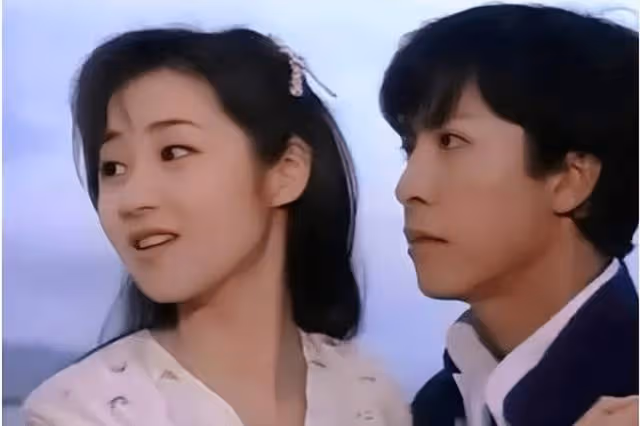 香港「第一美腿」真實身材曝光!穿白襯衫現曼妙身姿,小蠻腰吸睛