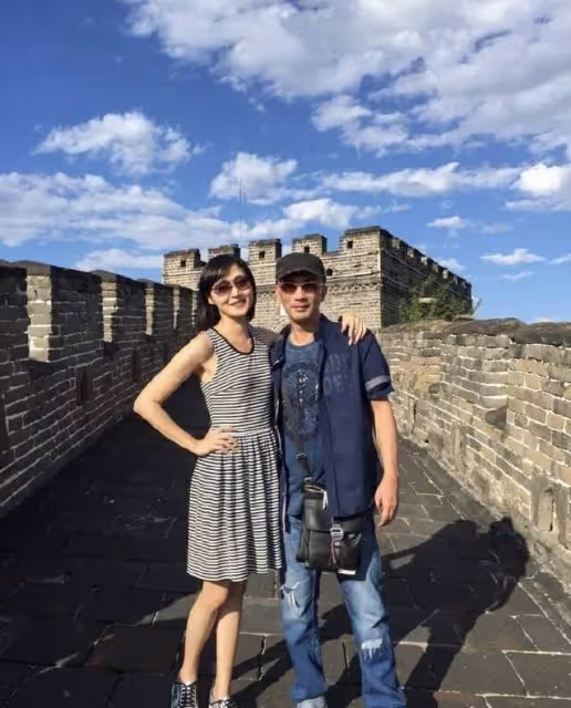 香港「第一美腿」真實身材曝光!穿白襯衫現曼妙身姿,小蠻腰吸睛