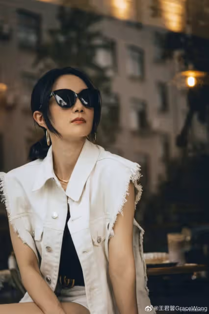 TVB離巢花旦近況曝光！比基尼造型亮相，上圍豐滿，身材惹人羨