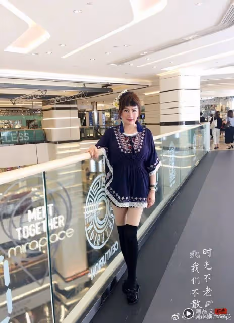64歲宮雪花狂掃減價衣 當場「脫衣試穿」嗆爆店員!粗魯行徑飄嬸味