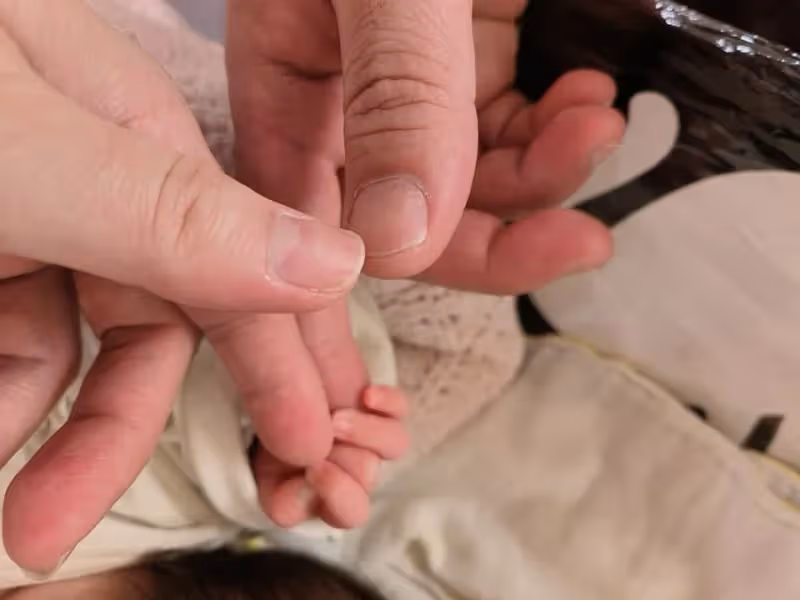 才宣布結婚！39歲女星「無預警報喜」：寶寶提前報到了　甜曬「一家三口全家福」喜迎第一個母親節