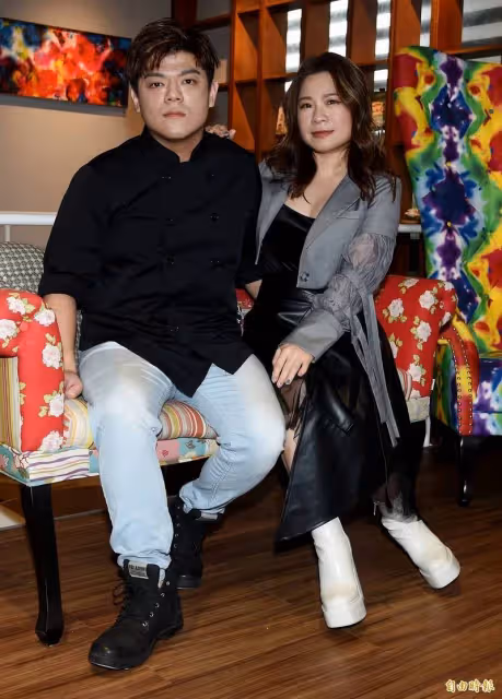 才宣布結婚！39歲女星「無預警報喜」：寶寶提前報到了　甜曬「一家三口全家福」喜迎第一個母親節