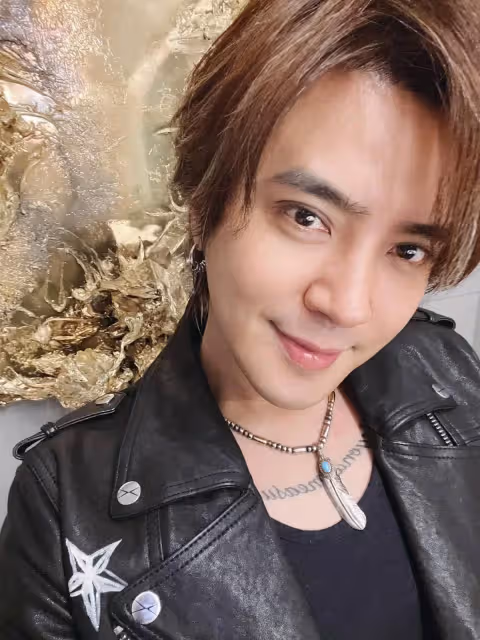暖男形象破滅！48歲男星被爆「養小四15年」震驚演藝圈 「沈重宣布退出」淚吐：帶來麻煩很抱歉