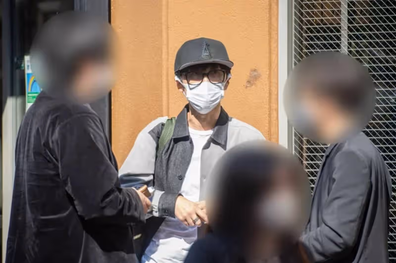 暖男形象破滅！48歲男星被爆「養小四15年」震驚演藝圈 「沈重宣布退出」淚吐：帶來麻煩很抱歉