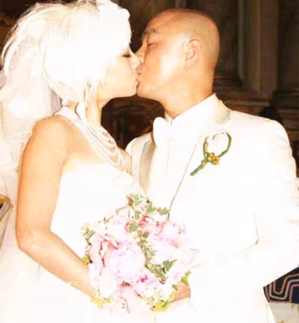 張衛健照顧好友遺孀,攜對方出遊引猜疑,本人作出回應:光明正大