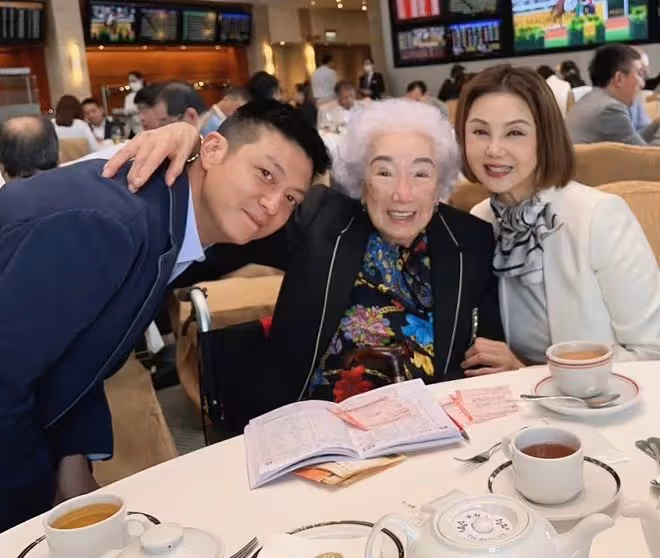 與林建岳離婚28年想復合?謝玲玲陪前婆婆過母親節,點贊復婚評論