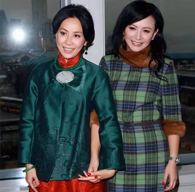 曾華倩母親節被兒子獻吻!24歲愛子帥氣十足,1米91是運動健將