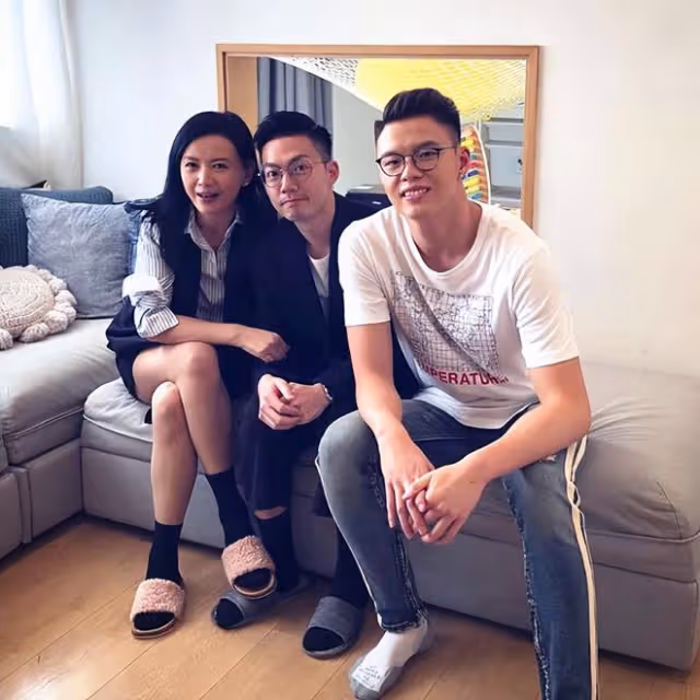 曾華倩母親節被兒子獻吻!24歲愛子帥氣十足,1米91是運動健將