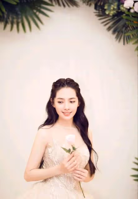 向佐徹底不裝了?深夜現身酒吧被5位美女圍繞,喝酒就能加其好友