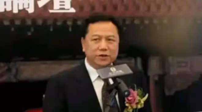 王艷兒子球球長大了,母親節送花,曾爆料家裡有十幾個保姆伺候