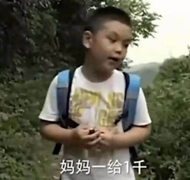 王艷兒子球球長大了,母親節送花,曾爆料家裡有十幾個保姆伺候