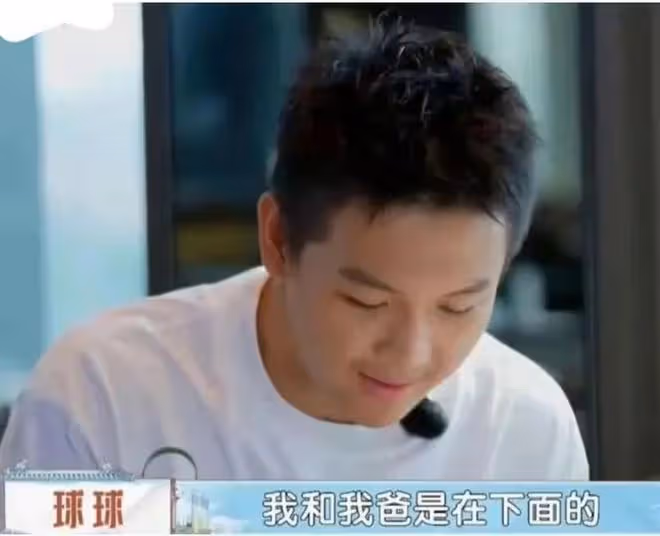 王艷兒子球球長大了,母親節送花,曾爆料家裡有十幾個保姆伺候