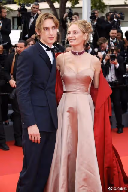 明星扎堆坎城紅毯,攝影師挑大牌拍,鞏俐氣場強大依然吸睛力十足