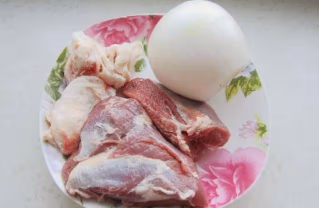 貼秋膘就吃這種肉，用它做包子很多人沒吃過，外酥里嫩，鮮嫩多汁~