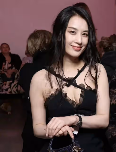 外國秀場成「照妖鏡」,為何女人主動媚俗,比男人的性凝視更可怕