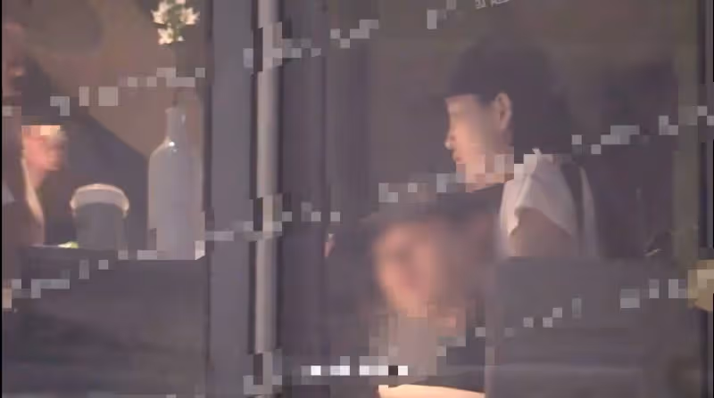 金莎與男友街頭拍拖,身高166cm仍不到男方肩膀,身姿纖細無孕味