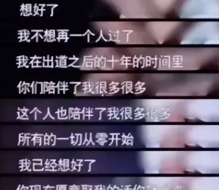 張靚穎和男友牽手購物,蹦蹦跳跳好幸福,15年愛情坎坷終獲幸福