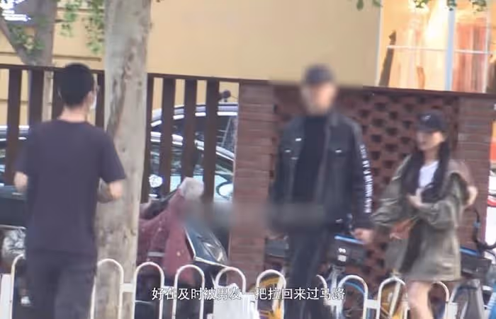 金莎和素人男友同框首次被拍!二人逛街牽手挽臂,呈現最萌身高差