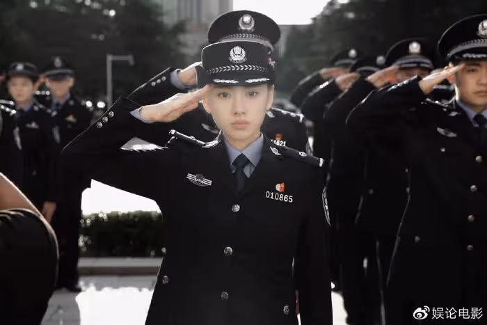 《臥底警花》收視領跑,鄒元清演繹女性緝毒警的成長與蛻變