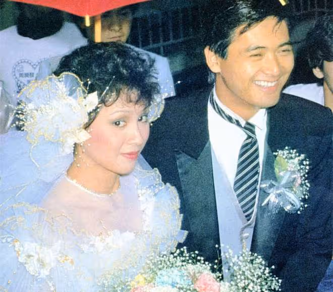 周潤發前妻罕曬全家福！兒孫滿堂太幸福，63歲情路坎坷單身多年