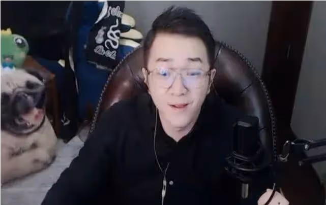 王冕老李被捕現場曝光，兩人同時都在直播，警方進門後匆忙下線