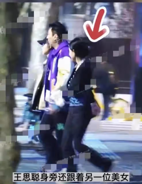 王思聰:去夜店瀟灑,身邊有十位美女陪喝陪玩,吞雲吐霧好不自在