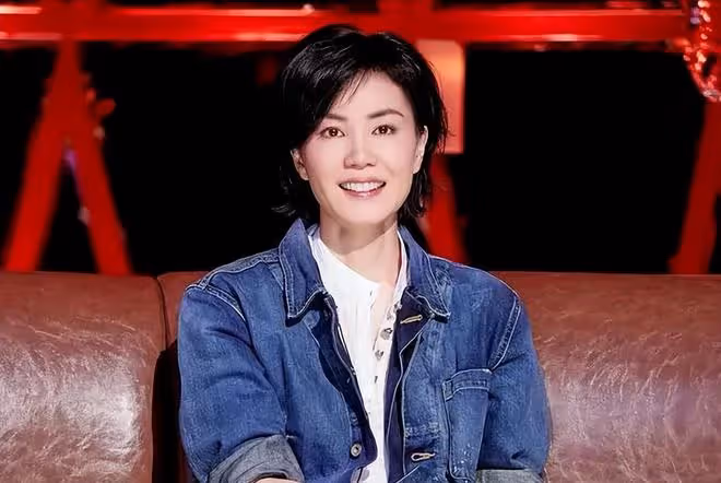 王菲表示,自己沒有義務幫助李亞鵬還債,用行動「教育」女兒