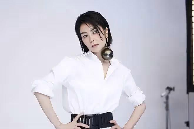 王菲表示,自己沒有義務幫助李亞鵬還債,用行動「教育」女兒