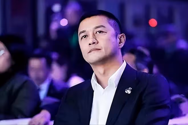 王菲表示,自己沒有義務幫助李亞鵬還債,用行動「教育」女兒