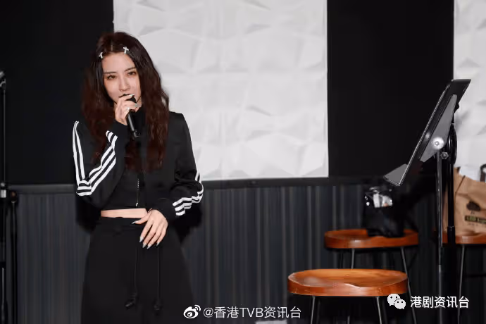 TVB歌后開演唱會服裝露好多肉!不怕男友吳卓羲看到流鼻血