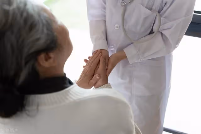 6個孩子的87歲母親醒悟:到了晚年才明白,原來家人之間也很現實