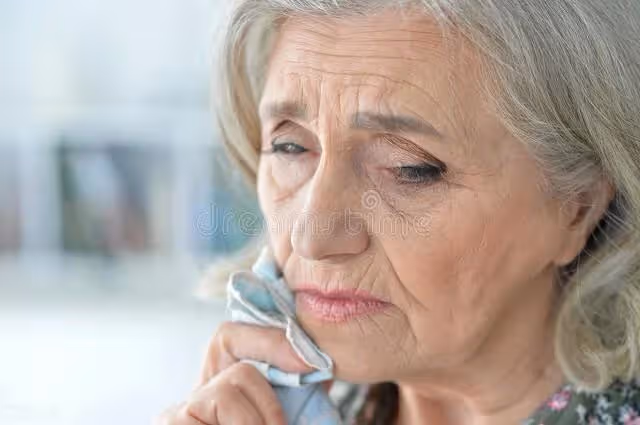 再婚失敗回兒子家,兒子連點15天外賣,61歲阿姨哭訴:我早該離開