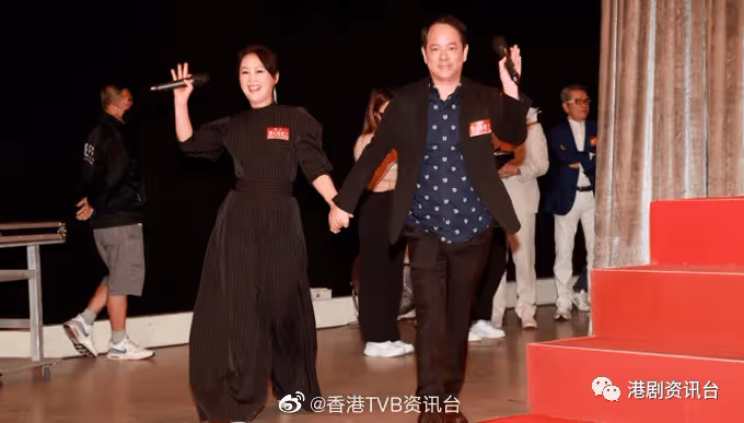 拍劇不用16歲兒子批准!梁小冰陳嘉輝夫妻檔開工興奮一齊食飯盒
