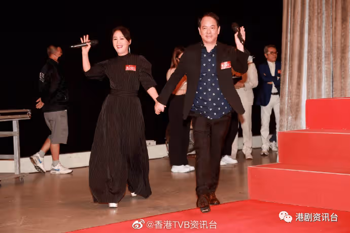 拍劇不用16歲兒子批准!梁小冰陳嘉輝夫妻檔開工興奮一齊食飯盒