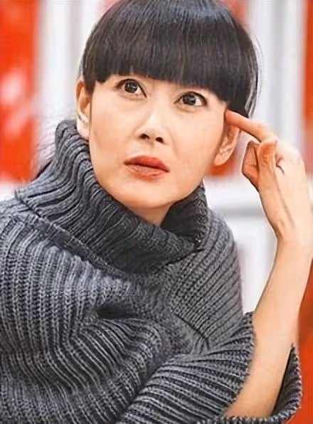 結婚10年！女星容忍老公「8次出軌」，被曝「花1億圈養親閨蜜」她44歲選擇燒炭身亡