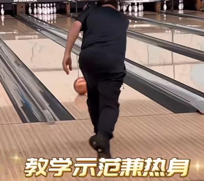 呂良偉約張智霖打保齡球!71歲影帝耐心指導兩人,曾是公開賽冠軍